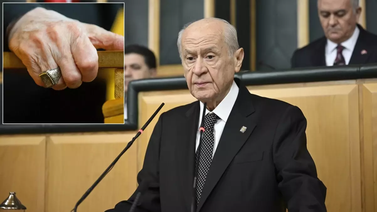 Bahçeli, parti grubuna Fetih Suresi yazılı rozet ve yüzükle çıktı